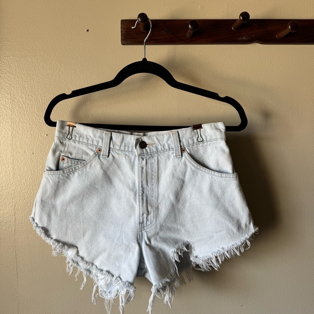 Vintage Levi’s 550 Orange Tab Light Wash High Waist cut off shorts Jeans Size 30